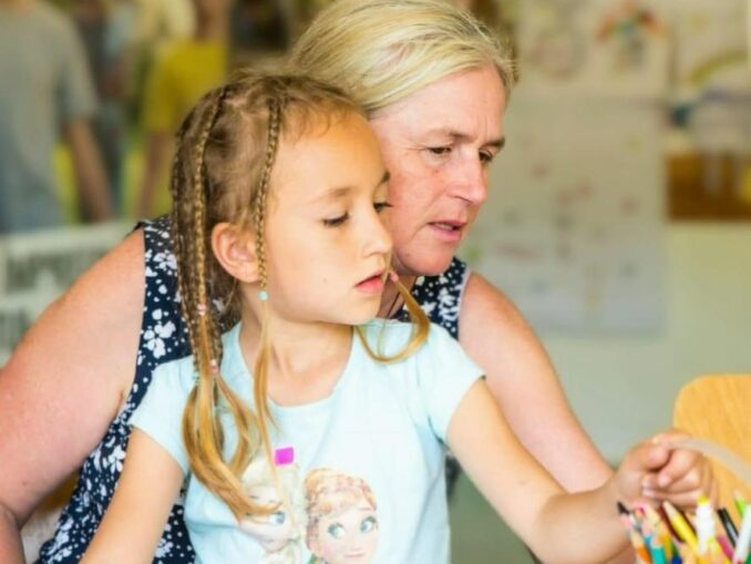 Paște fără părinți: Nu ajung la copii mai mult de jumătate dintre românii din diaspora