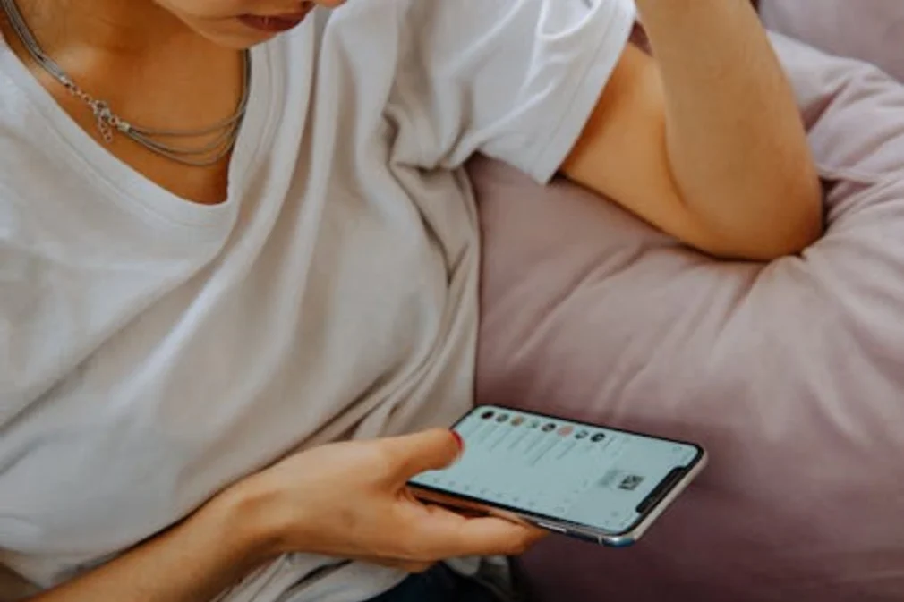 PE cere ca hărțuirea online să devină infracțiune