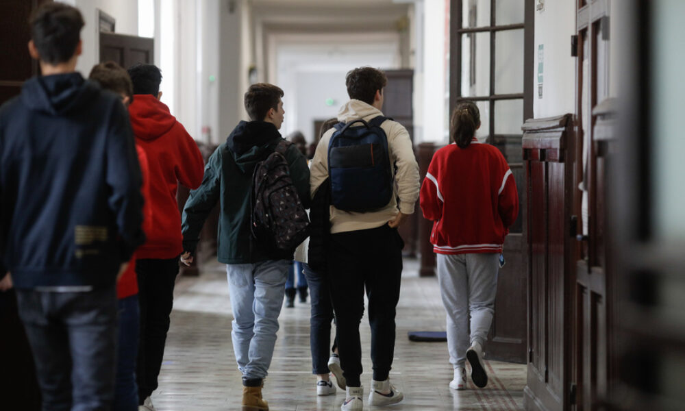 România, țara elevilor epuizați: Semnalul de alarmă al unui nou studiu