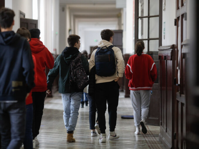 România, țara elevilor epuizați: Semnalul de alarmă al unui nou studiu