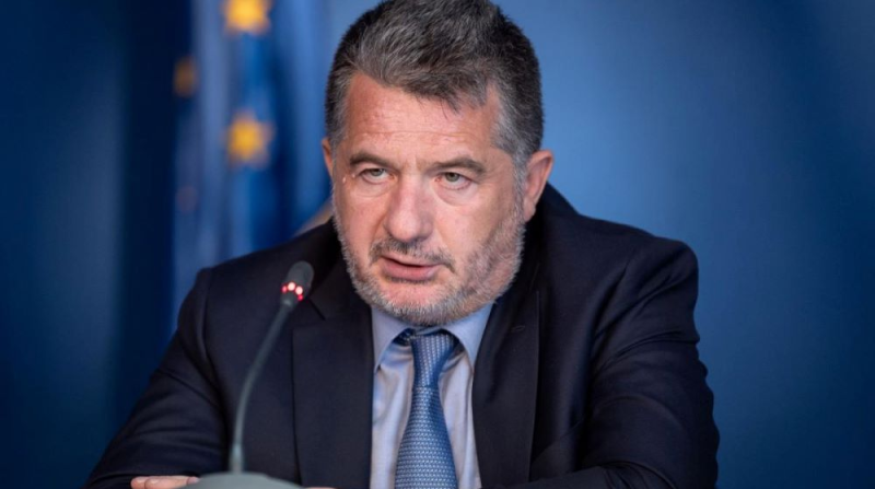 Bani publici pentru Dubai: Preoteasa, numit singur în CA-uri