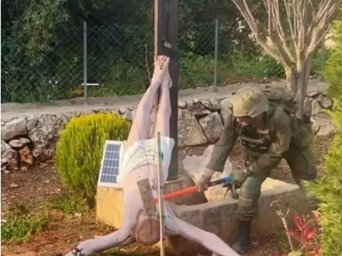 Statuie a lui Iisus lovită de un militar israelian