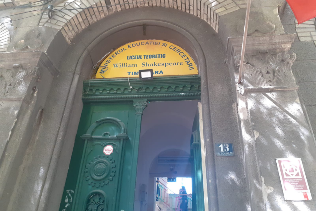 Liceu de prestigiu, amendat și cu autorizația retrasă