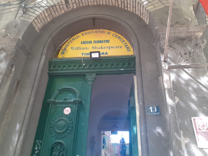 Liceu de prestigiu, amendat și cu autorizația retrasă