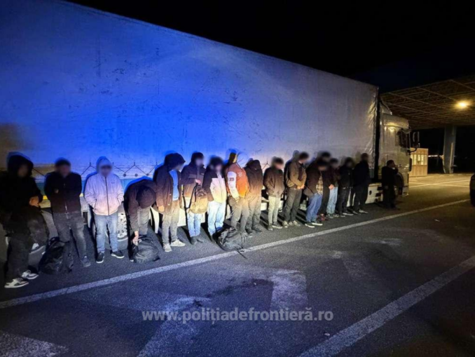 Nou transport cu migranți descoperit la vamă VIDEO