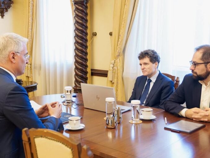 Orice criză politică internă reprezintă un roller-coaster pentru politica externă, de securitate și apărare a României?