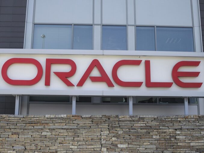 Oracle taie mii de joburi în cursa pentru inteligența artificială