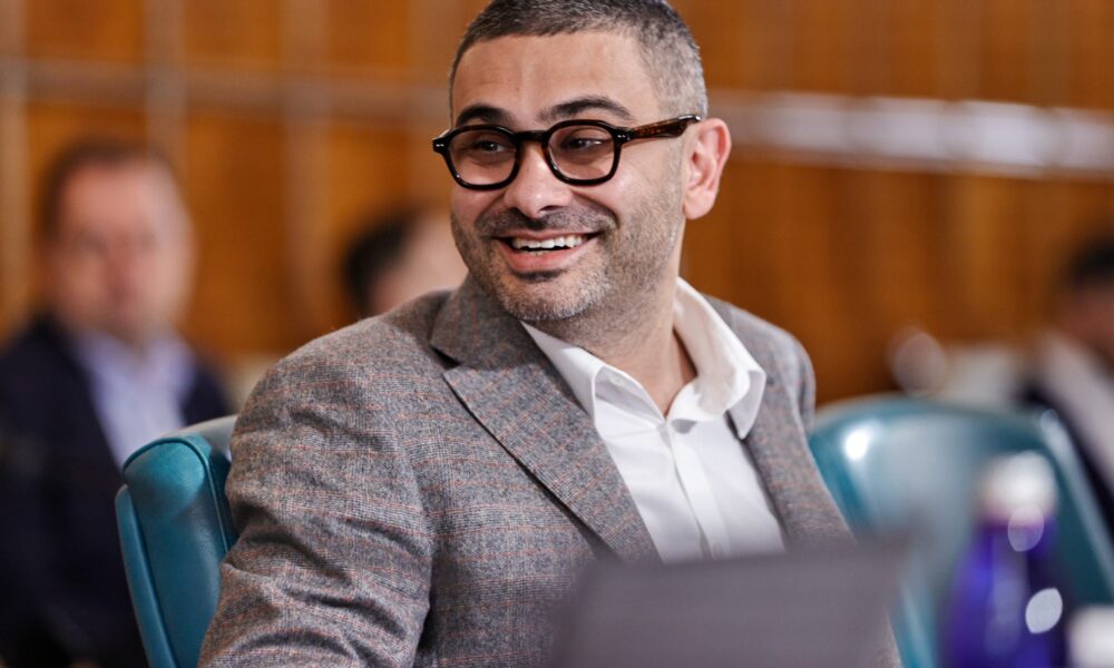 Întrebat de Cotidianul, Ministrul Muncii explică noile linii ale Legii salarizării. Nicușor Dan va avea cea mai mare leafă