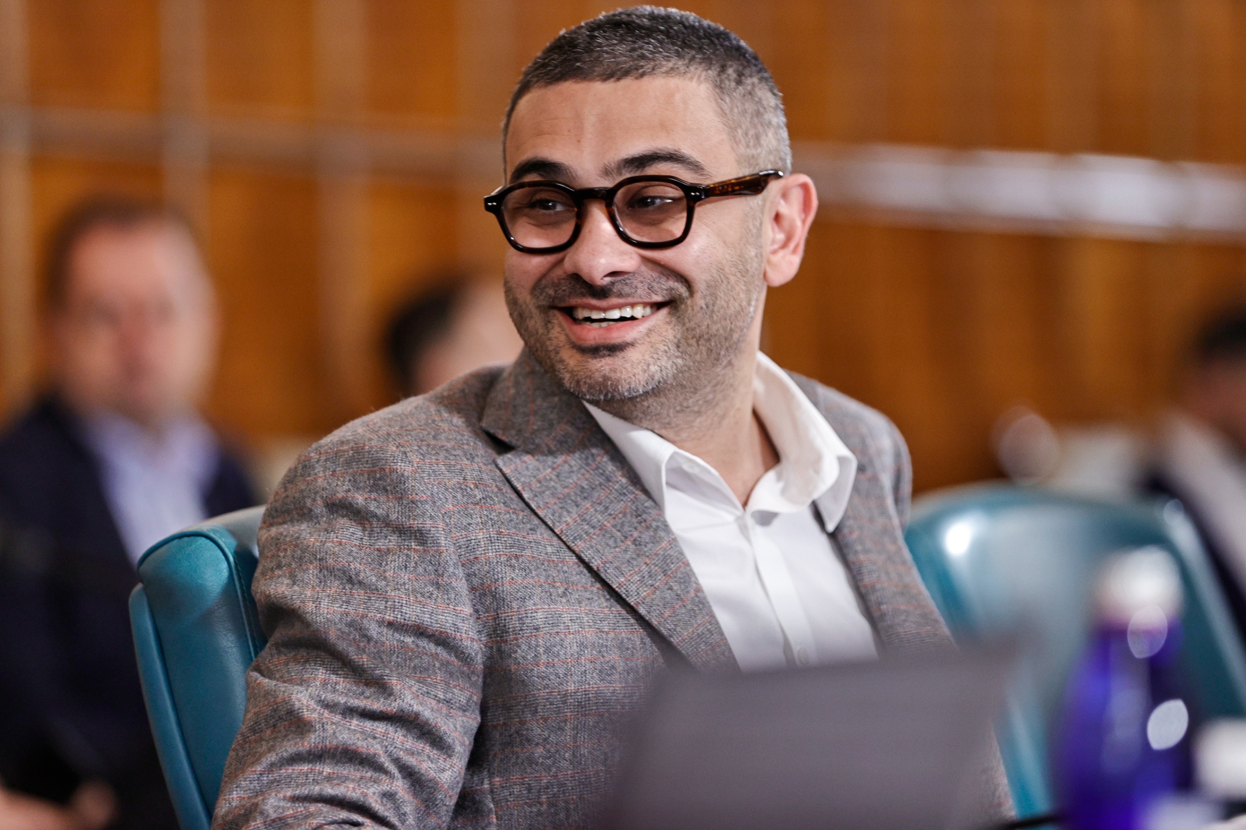 Întrebat de Cotidianul, Ministrul Muncii explică noile linii ale Legii salarizării. Nicușor Dan va avea cea mai mare leafă