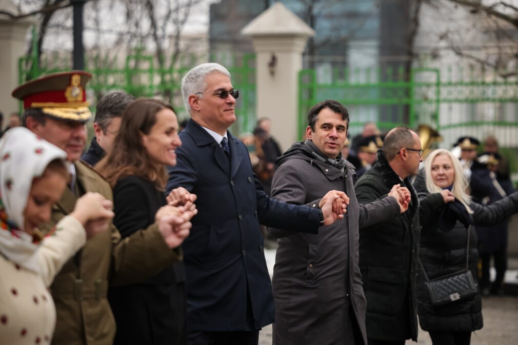 Lider USR: Dacă PSD vrea să-l dea jos pe Bolojan, să se ia în braţe cu AUR şi să vină la guvernare