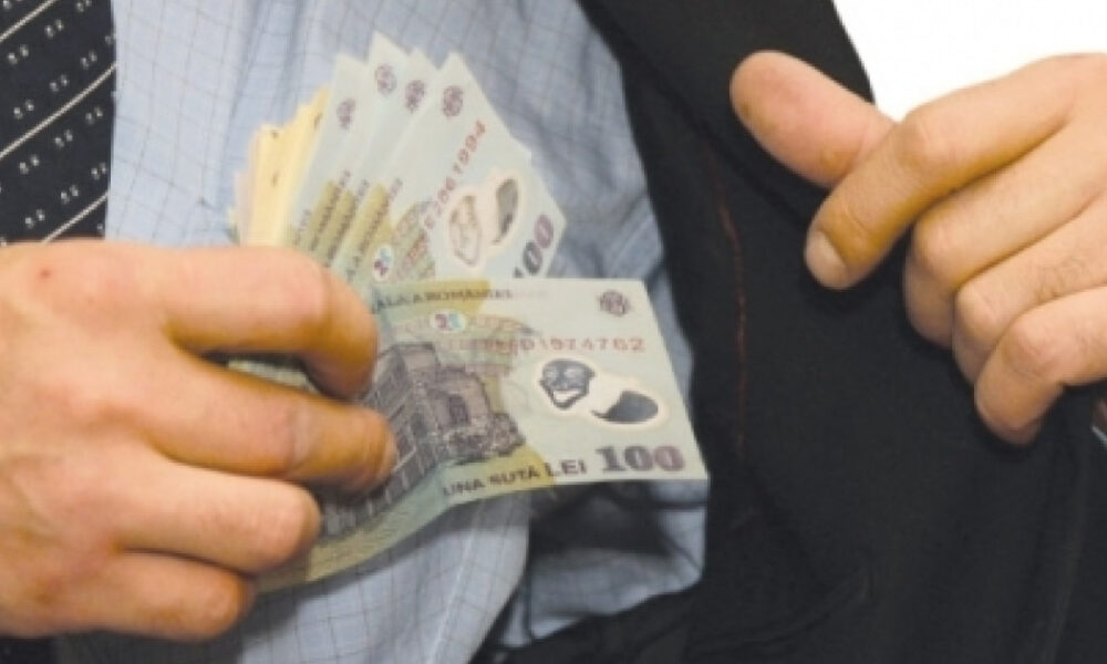 Voi plătiți impozite, alții fură la greu. Cum a fentat un patron taxele pentru 530 de angajați