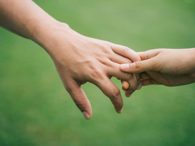 Asigurare medicală, bunuri sau credite comune. Cum oferă protecție legalizarea parteneriatului civil