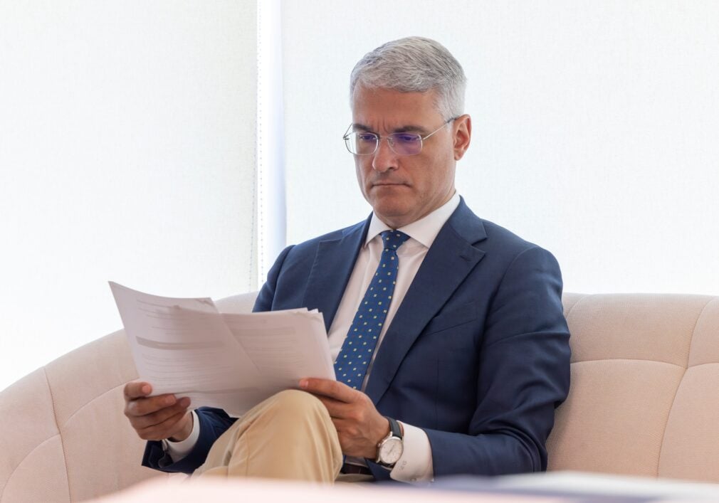 Mesajul ministrului de Ziua Muncii: Mi-ar plăcea să muncim toți, nu să şobolănim cu moţiuni de cenzură