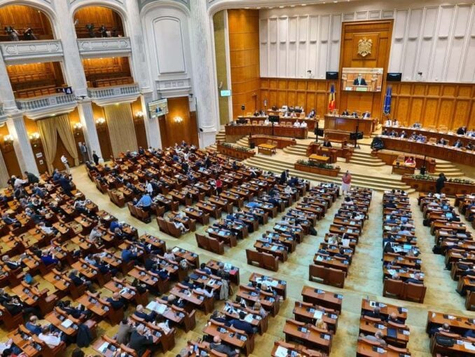 Vot decisiv în Parlament: Divorțații își pot păstra numele dobândit în timpul căsătoriei