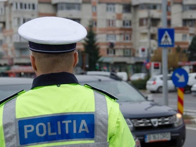 Obligați să spele latrinele posturilor comunale în uniformă. 37 de polițiști au dat în judecată IPJ Brăila