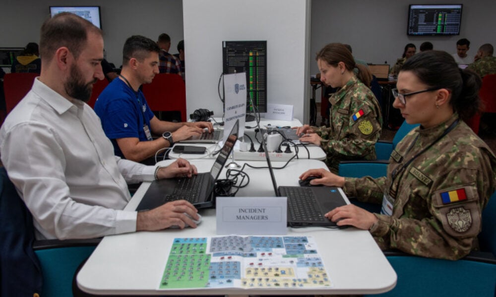 Exercițiu NATO de apărare cibernetică la București. Simulare cu mii de atacuri în timp real VIDEO