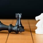 lideri, carti, piese șah, paginile-cartilor