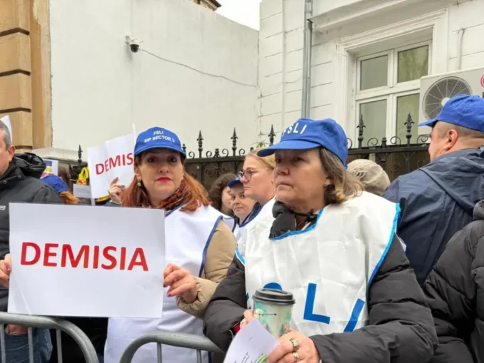 Protest la Ministerul Educației. Profesorii sătui de promisiuni