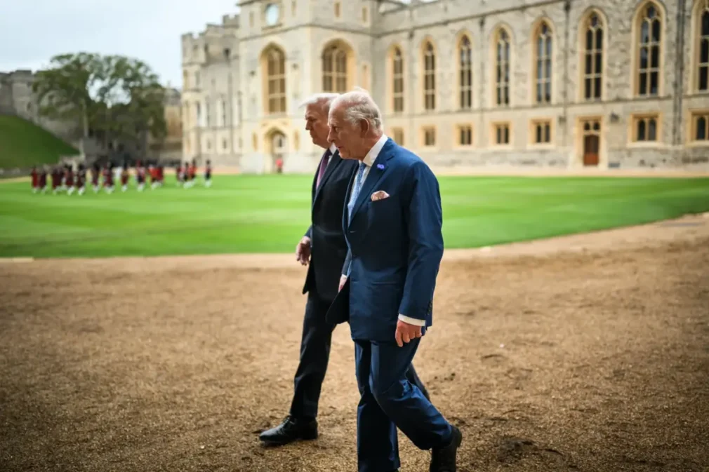 Trump a încălcat protocolul regal la Casa Albă