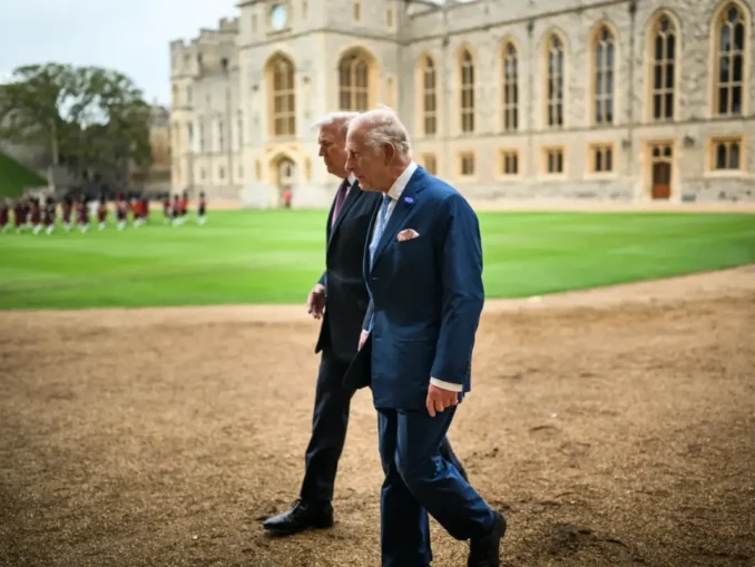 Trump a încălcat protocolul regal la Casa Albă