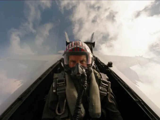 Tom Cruise va reveni în rolul lui Maverick în „Top Gun 3”