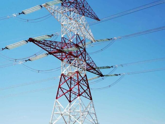 Avarii și mii de locuințe fără energie în Neamț și Harghita