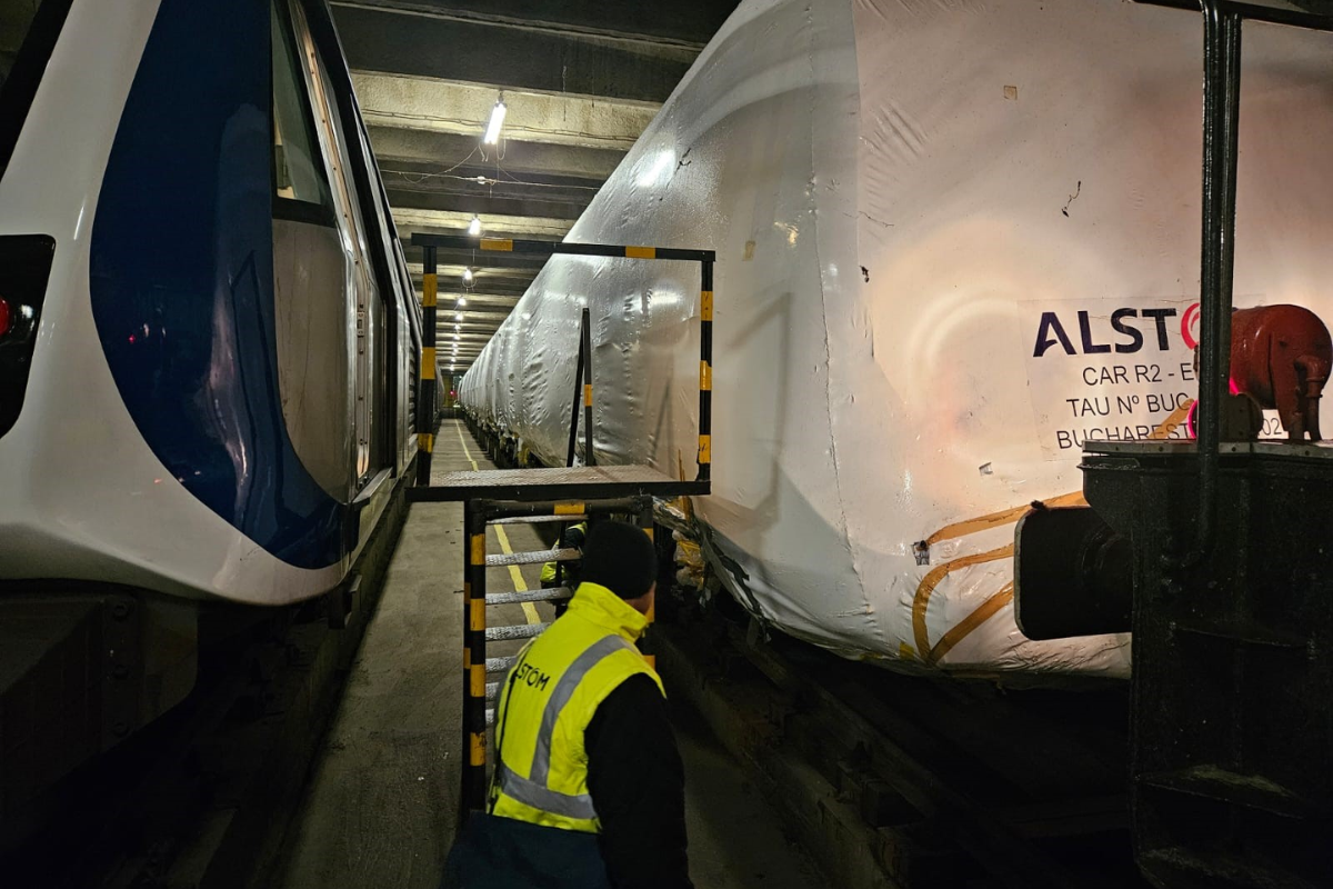 Fără trenuri noi pe M5. Nu ne putem bucura încă de noile garnituri Alstom