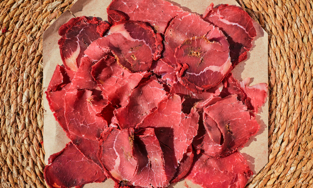 Oda pastramei. Cum a devenit alimentul românesc un clasic newyorkez