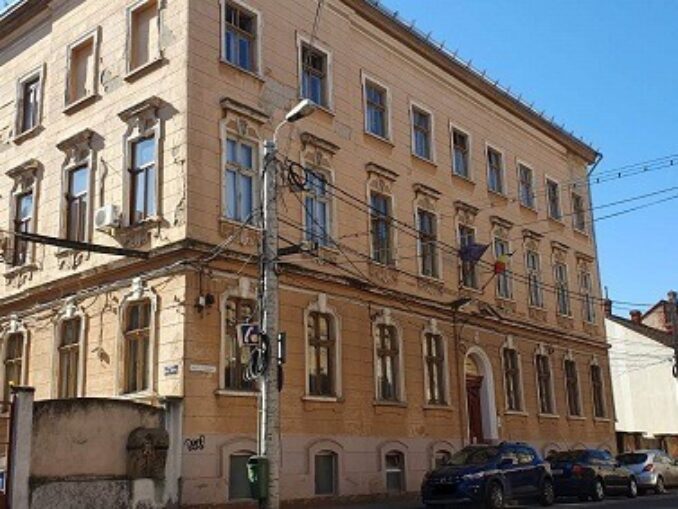 Săli de clasă cu igrasie și mucegai, descoperite într-un liceu din Timișoara