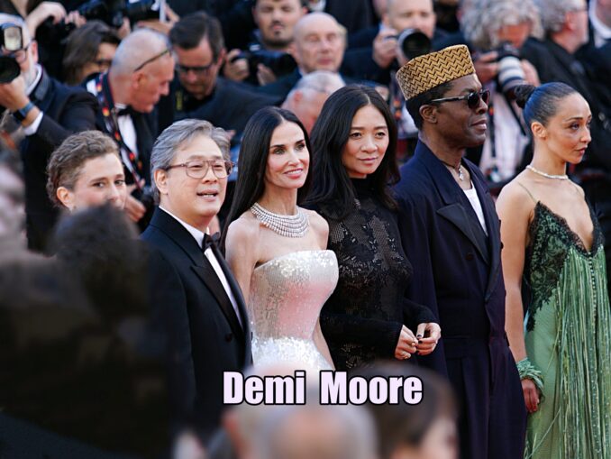 Demi Moore îi năucește pe fotografii de la Cannes