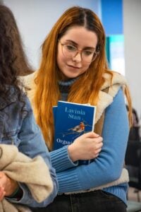 Poza pentru articolul Scriitoarea Lavinia Stan: „Copii, nu vă grăbiți să creșteți, bucurați-vă de copilărie!