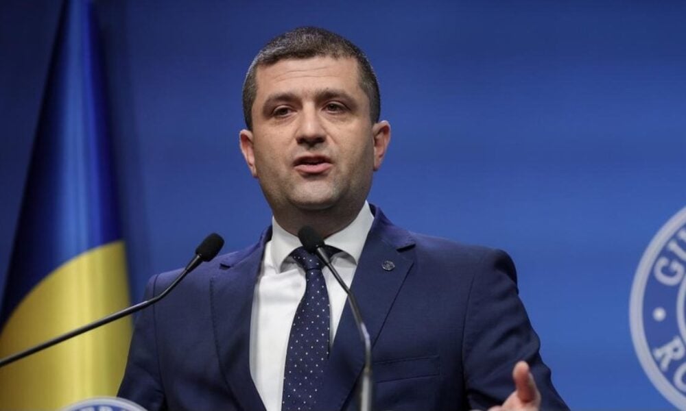 Sistemul GPS al avionului militar în care se afla Radu Miruță a fost bruiat în Lituania. Ce spune ministrul?