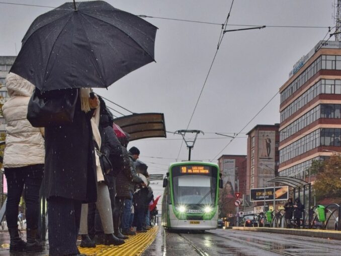 Primăria Capitalei vrea să cumpere 100 tramvaie noi, inclusiv pentru extinderea liniei din Prelungirea Ghencea
