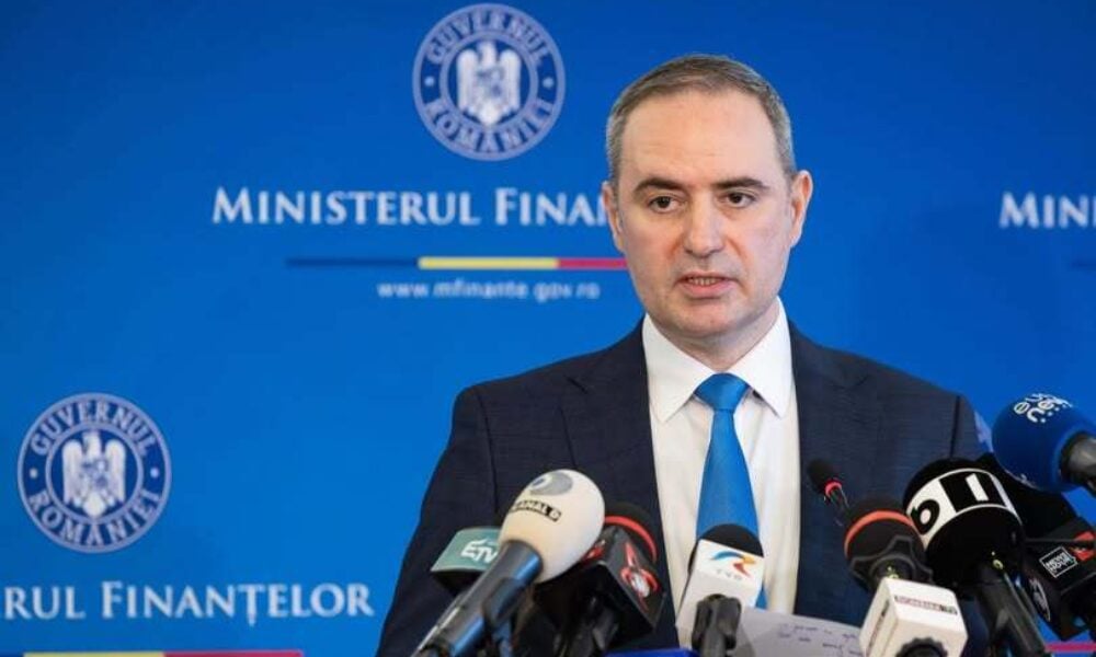 Reacția ministrului de Finanțe despre cursul leu-euro: Turbulențele politice, un principal factor