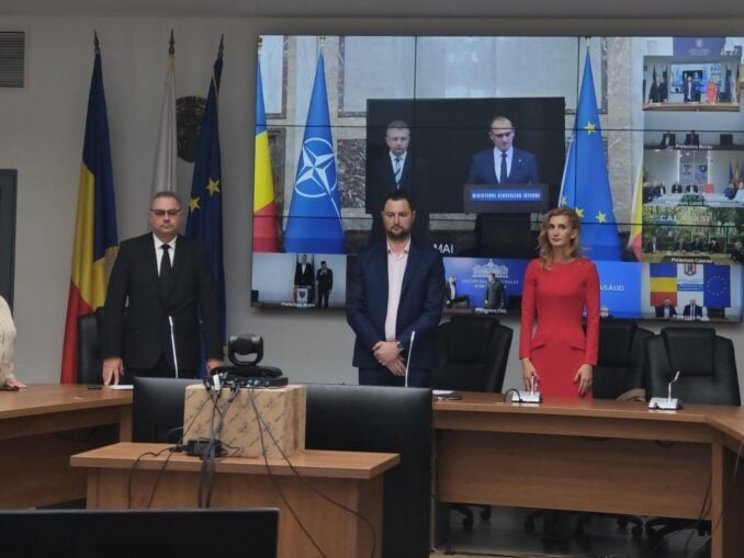 Cum a pus mâna USR pe locurile lăsate libere de PSD