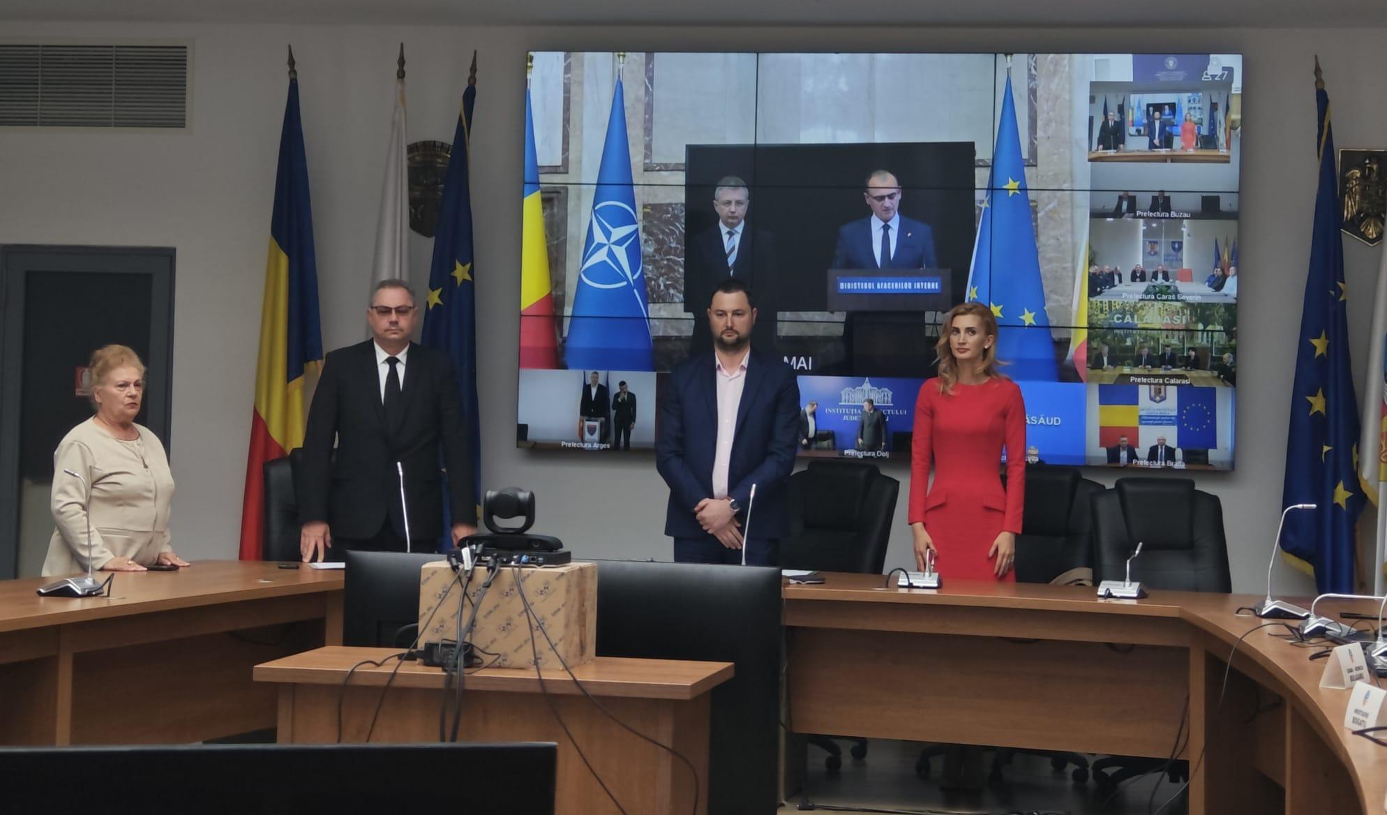 Cum a pus mâna USR pe locurile lăsate libere de PSD