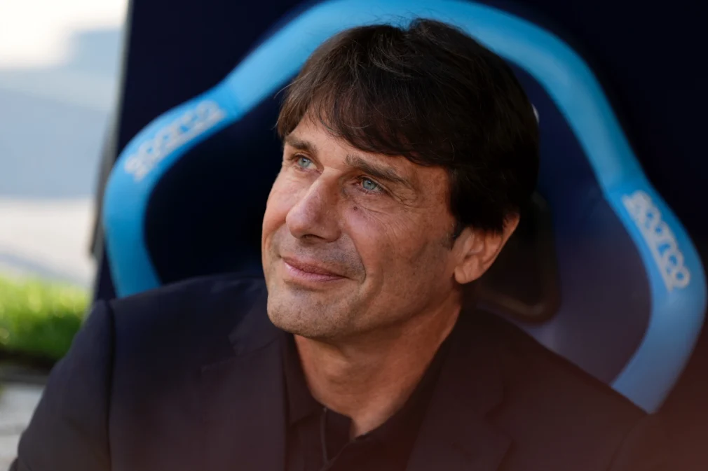 Napoli s-a despărțit de Antonio Conte