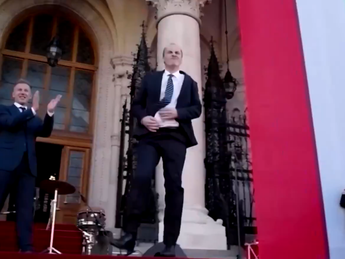 „Ministrul rock” al lui Peter Magyar a făcut din nou spectacol. Al doilea dans viral – VIDEO