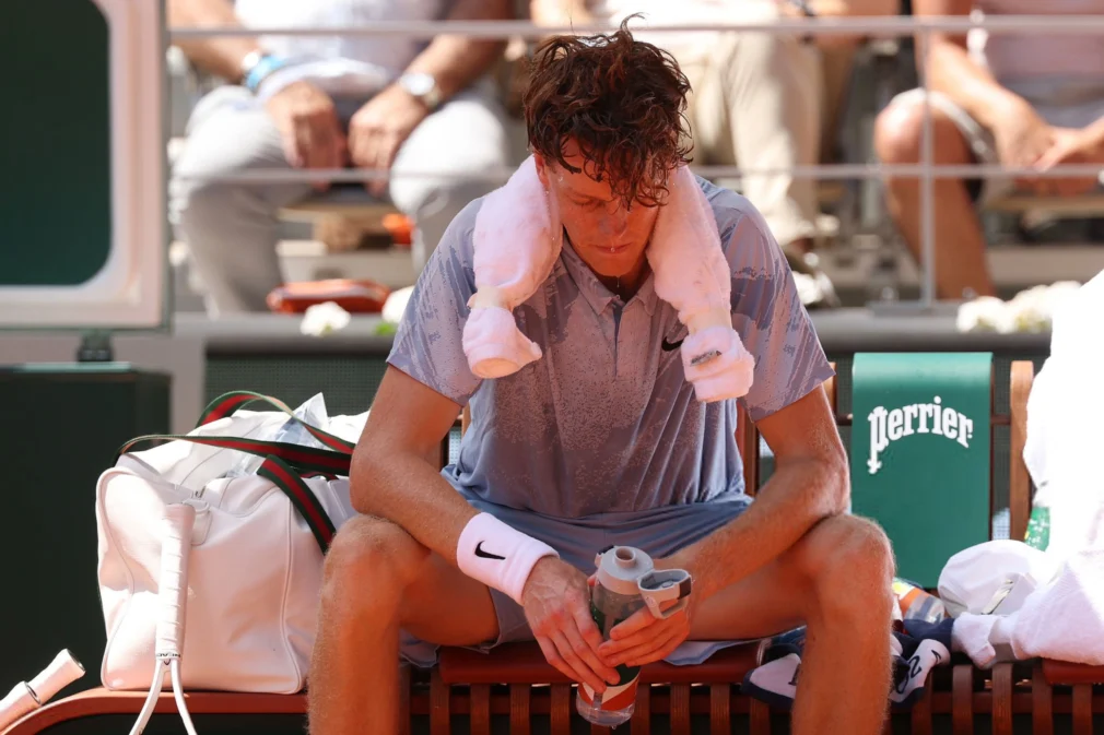 Dramatic. Jannick Sinner, eliminat de la Roland Garros, după o revenire spectaculoasă a adversarului