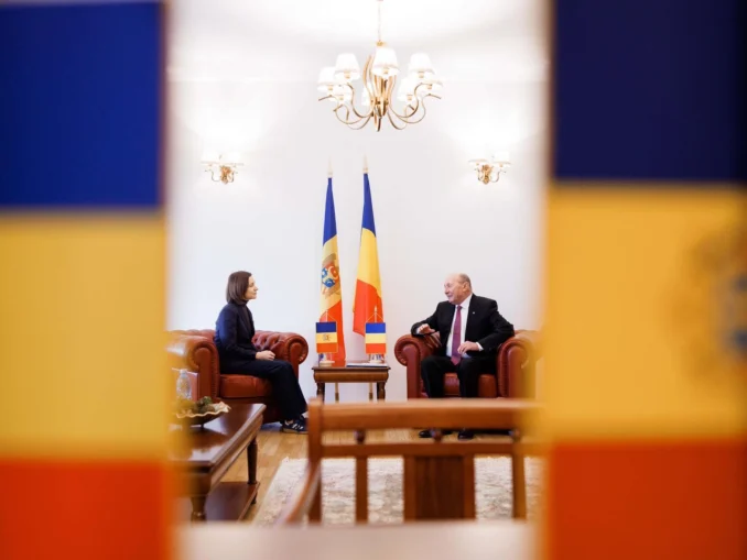 Băsescu primește „cetățenia Republicii Moldova” de la Maia Sandu