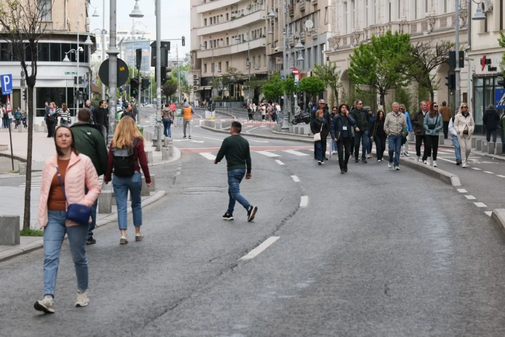 Promenada vizitatorilor, coșmarul rezidenților. Petiție împotriva „Străzi Deschise”