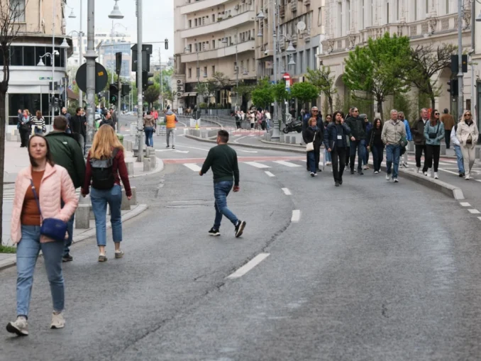 Promenada vizitatorilor, coșmarul rezidenților. Petiție împotriva „Străzi Deschise”