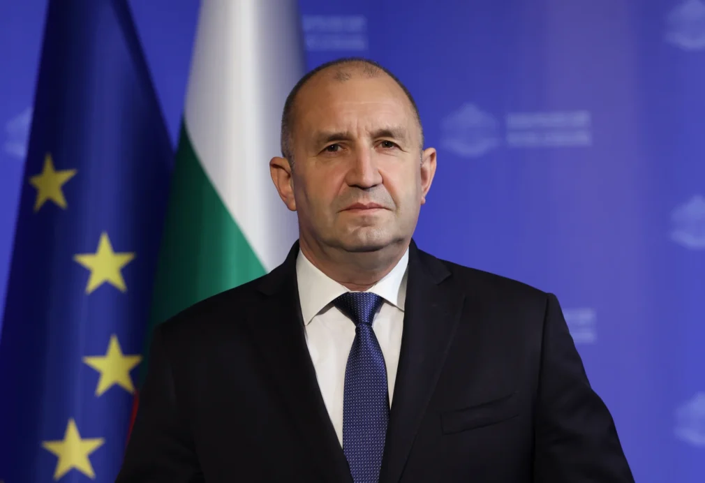 Rumen Radev o ia puțin razna