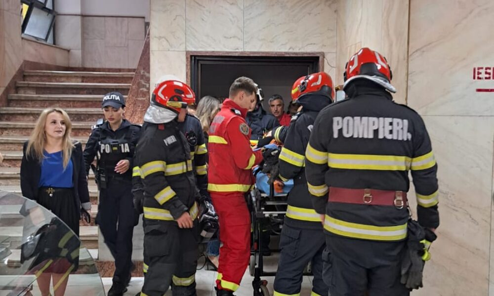 UPDATE Cinci persoane rănite în liftul de la Ministerului Transporturilor
