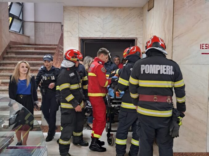 UPDATE Cinci persoane rănite în liftul de la Ministerului Transporturilor