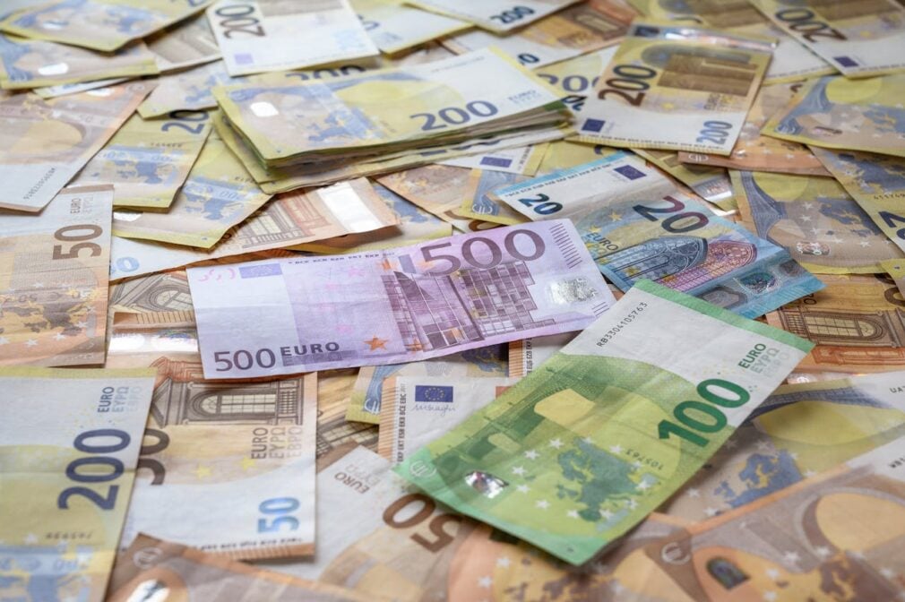 Euro continuă să crească. Moneda a ajuns la 5,2461 lei în cursul oficial al BNR