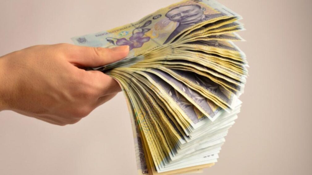 Angajări cu leafa pe masă – mii de locuri de muncă fără „salariu motivant”. Unde le găsești
