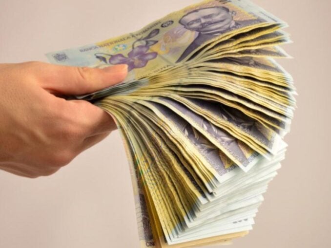 Sondaj Undelucram.ro: Peste jumătate dintre angajaţii români sunt nemulţumiţi de salariu