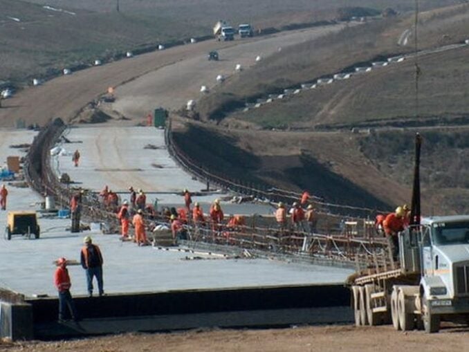 Stadiu de execuție de 98% pe două tronsoane importante ale Autostrăzii Transilvania