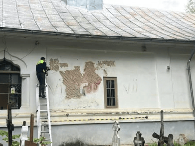 Pictură celebră din Argeș, distrusă. Localnicii se tem de un blestem